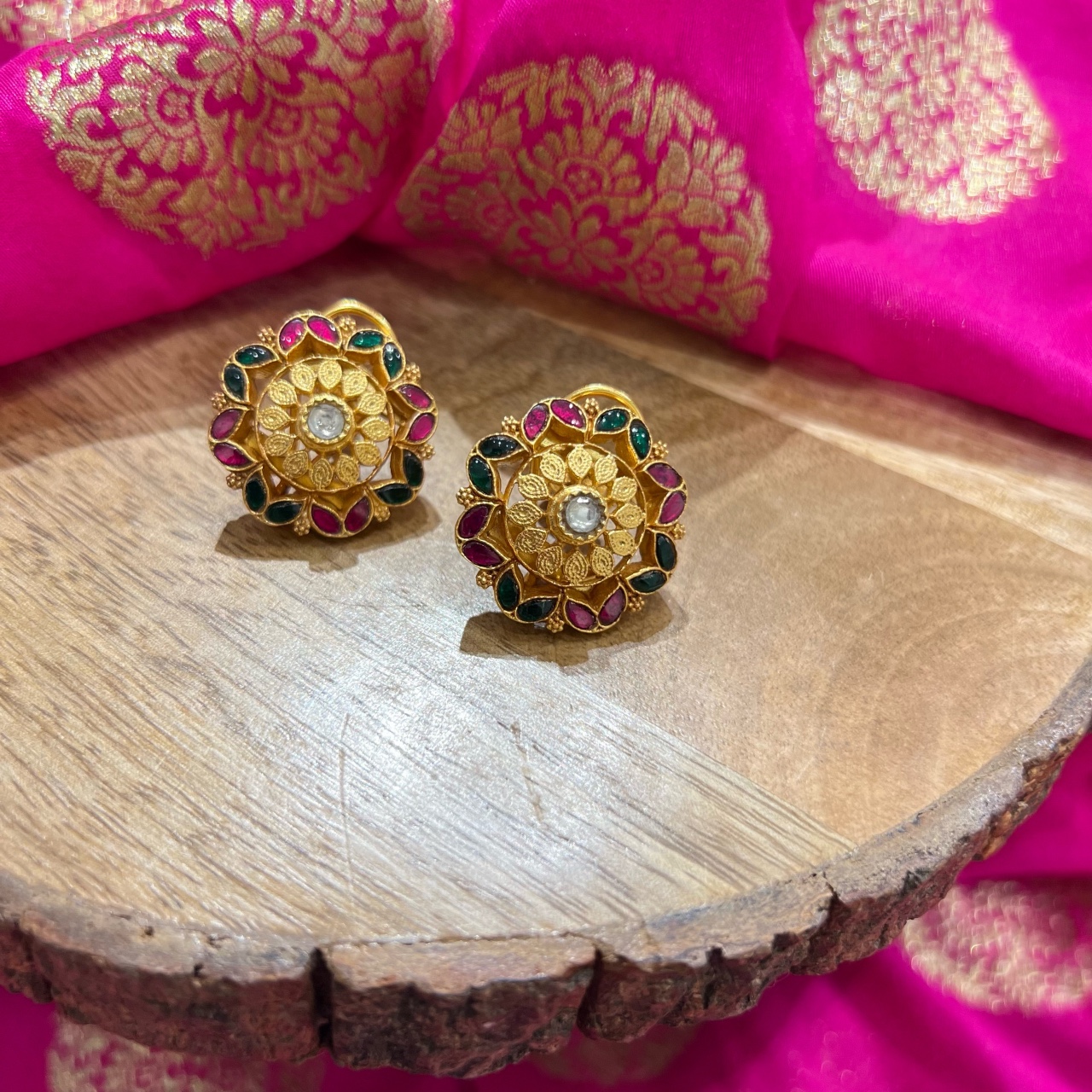 Buy online Gold Brass Studs Earring from fashion jewellery for Women by  Arch Fashion for ₹390 at 70% off | 2024 Limeroad.com