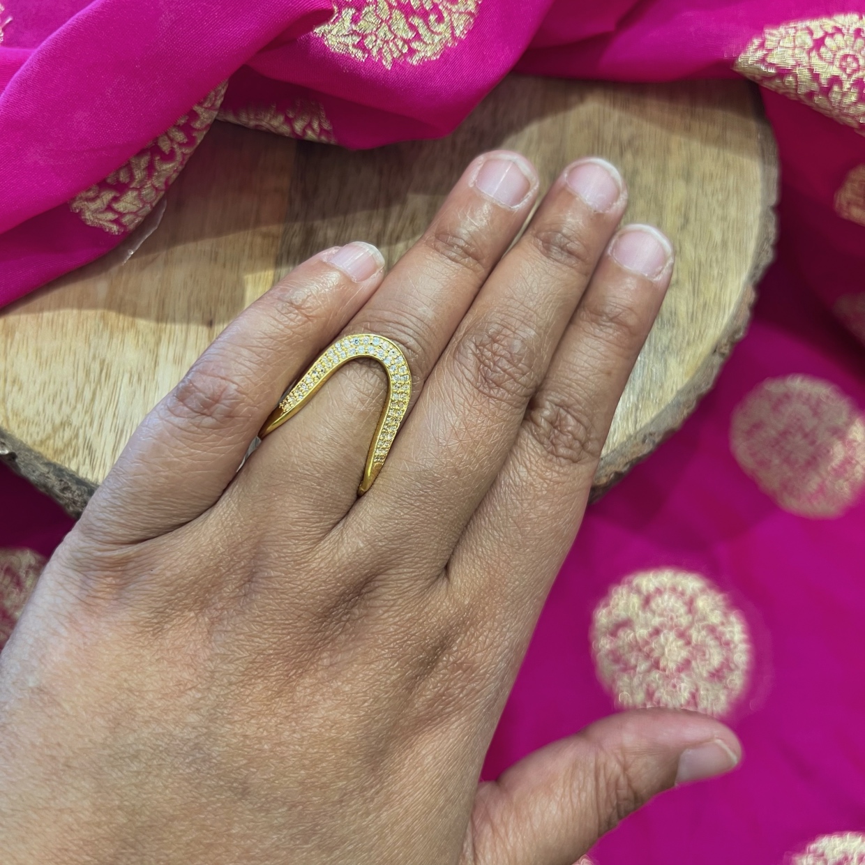 Dazzle in Elegance: The Timeless Beauty of South Indian Vanki Rings