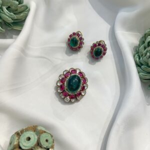 Nyla Victorian Pendant Set